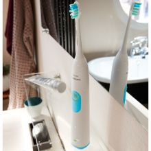 Звуковая зубная щетка Philips Sonicare 2 Series plaque control HX6231/01, небесно-голубой